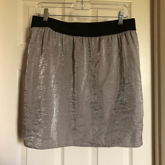 Traded💕 Banana Republic metallic tulip skirt - Picture 2 of 4